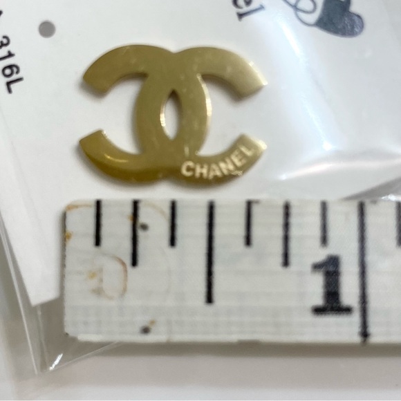 NEW C C initial earrings in gold tone - Picture 7 of 7